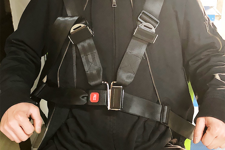 腰ベルトを装着した様子